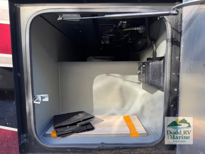 Pre-Owned 2018 Tiffin Motorhomes 32 SA - photo - 19