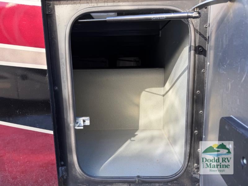 Pre-Owned 2018 Tiffin Motorhomes 32 SA - photo - 16