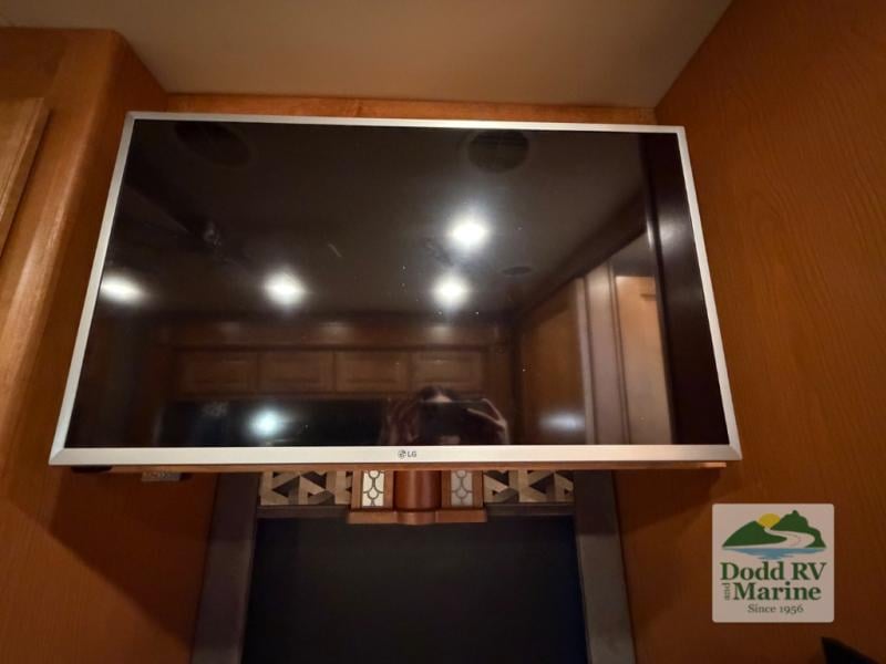 Pre-Owned 2018 Tiffin Motorhomes 32 SA - photo - 44