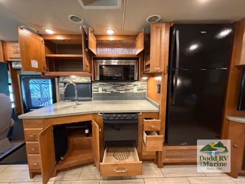 Pre-Owned 2018 Tiffin Motorhomes 32 SA - photo - 23