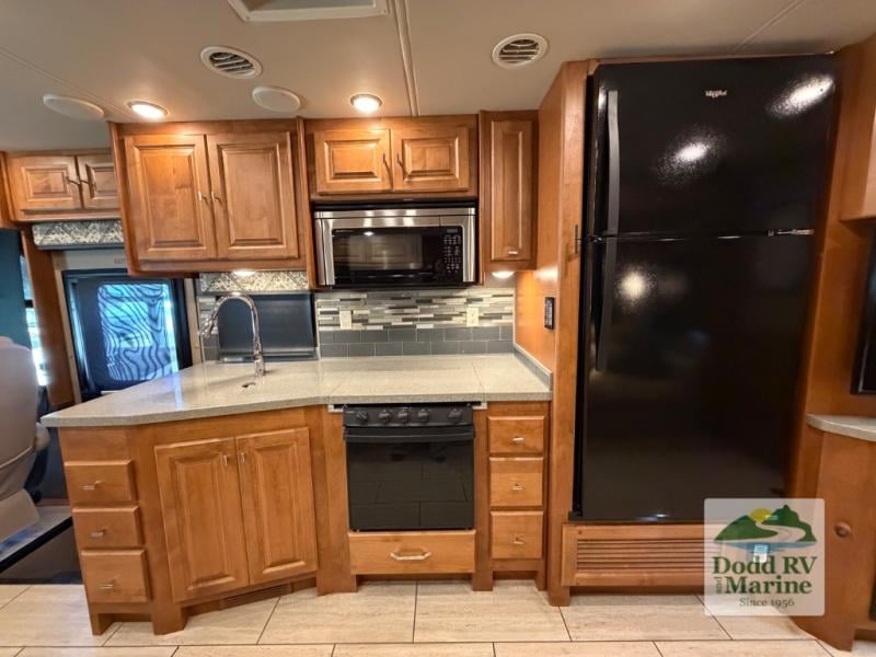 Pre-Owned 2018 Tiffin Motorhomes 32 SA - photo - 22