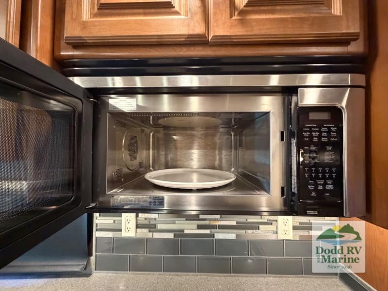 Pre-Owned 2018 Tiffin Motorhomes 32 SA - photo - 26