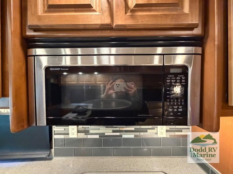 Pre-Owned 2018 Tiffin Motorhomes 32 SA - photo - 25