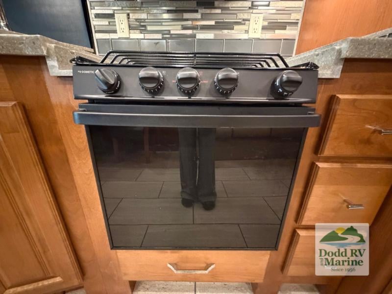 Pre-Owned 2018 Tiffin Motorhomes 32 SA - photo - 28