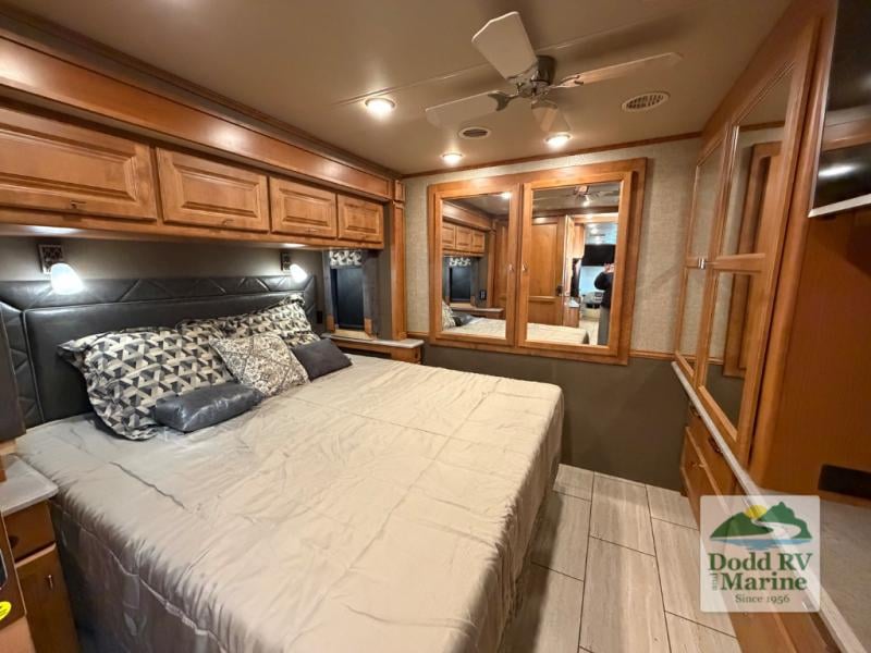 Pre-Owned 2018 Tiffin Motorhomes 32 SA - photo - 38