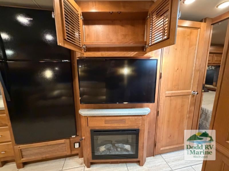 Pre-Owned 2018 Tiffin Motorhomes 32 SA - photo - 37