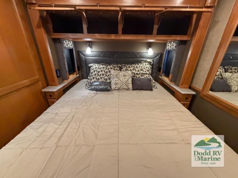 Pre-Owned 2018 Tiffin Motorhomes 32 SA - photo - 40