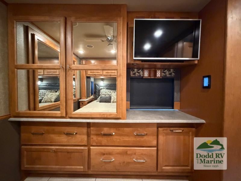 Pre-Owned 2018 Tiffin Motorhomes 32 SA - photo - 42