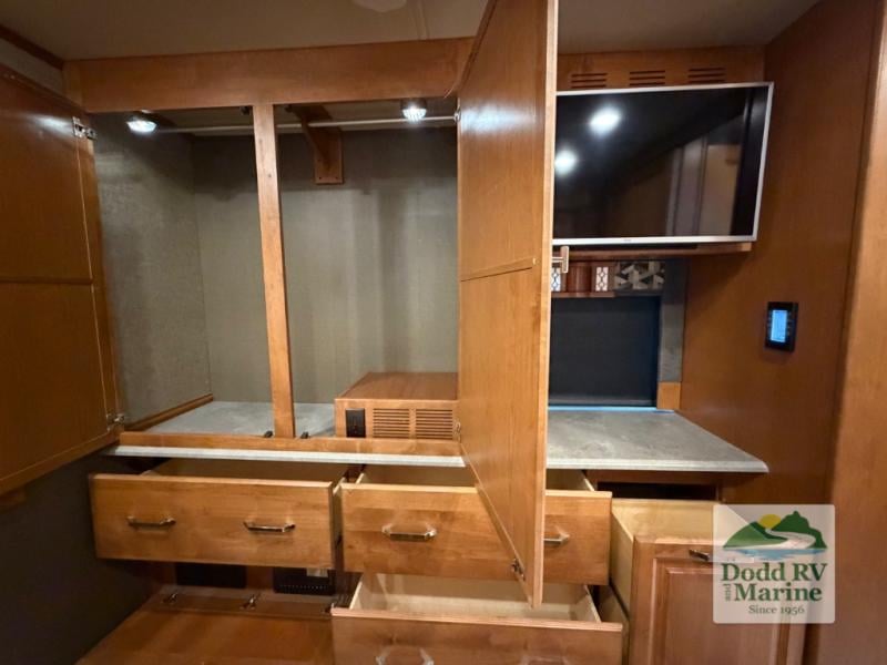 Pre-Owned 2018 Tiffin Motorhomes 32 SA - photo - 43