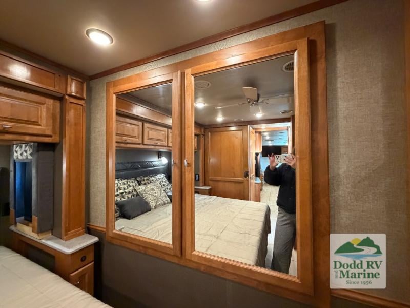 Pre-Owned 2018 Tiffin Motorhomes 32 SA - photo - 46