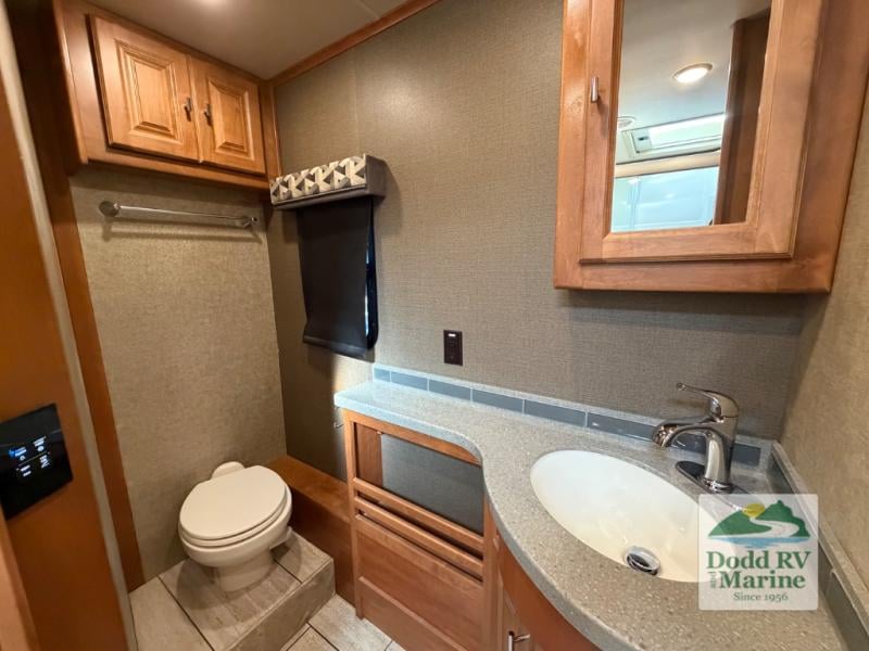 Pre-Owned 2018 Tiffin Motorhomes 32 SA - photo - 48