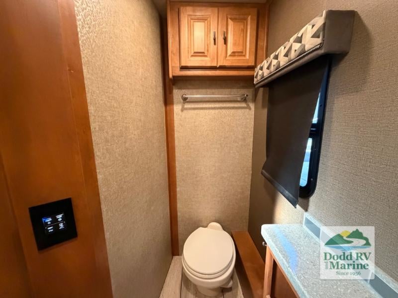Pre-Owned 2018 Tiffin Motorhomes 32 SA - photo - 52