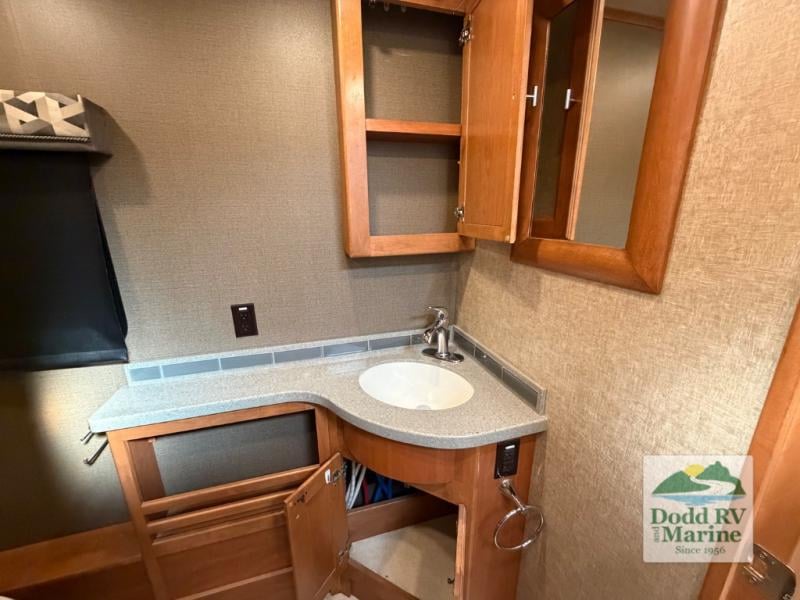 Pre-Owned 2018 Tiffin Motorhomes 32 SA - photo - 50