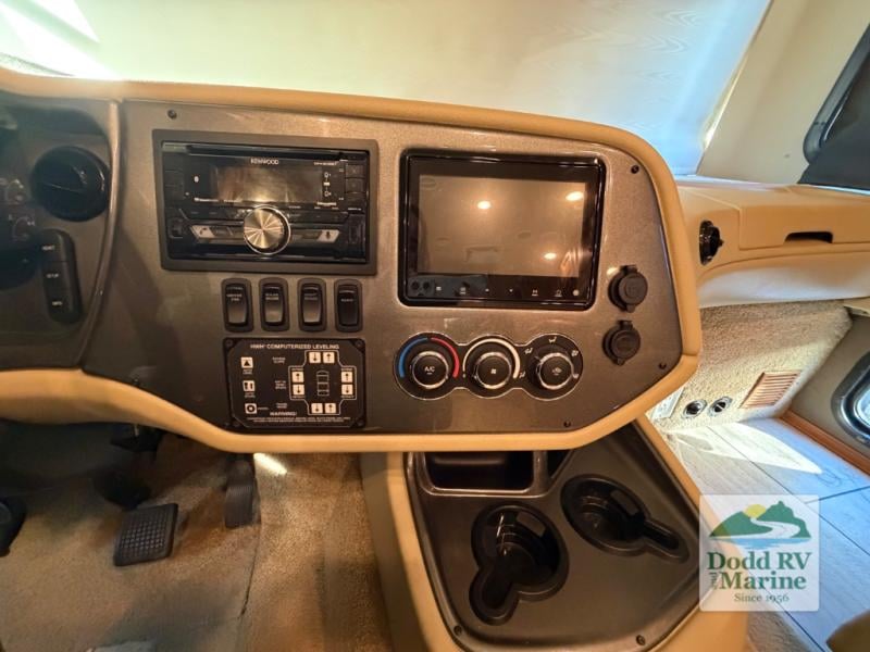 Pre-Owned 2018 Tiffin Motorhomes 32 SA - photo - 61