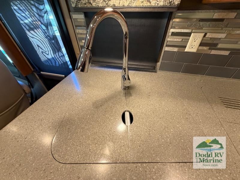 Pre-Owned 2018 Tiffin Motorhomes 32 SA - photo - 24