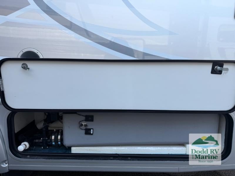 Pre-Owned 2017 Winnebago 27K - photo - 43