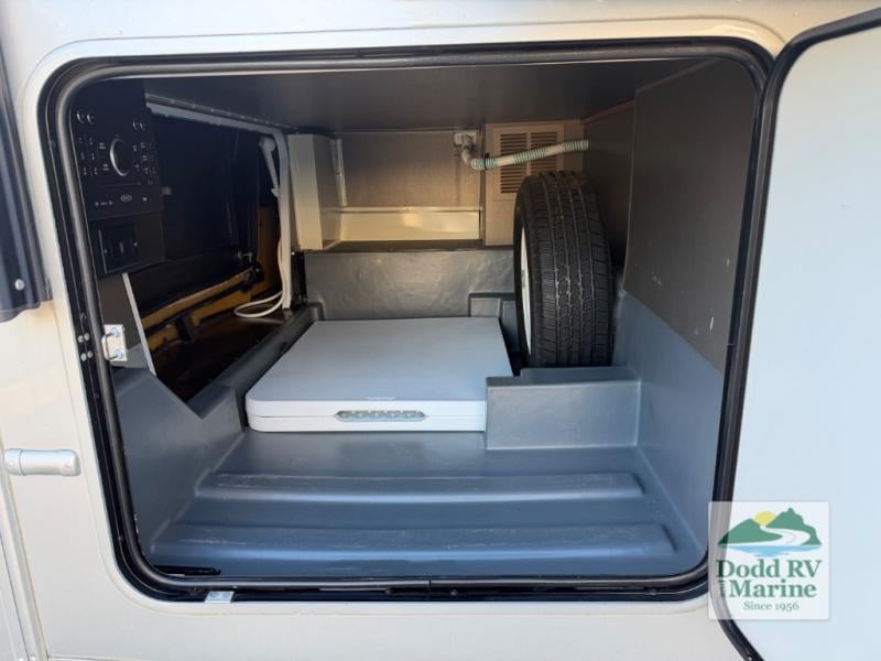Pre-Owned 2017 Winnebago 27K - photo - 47