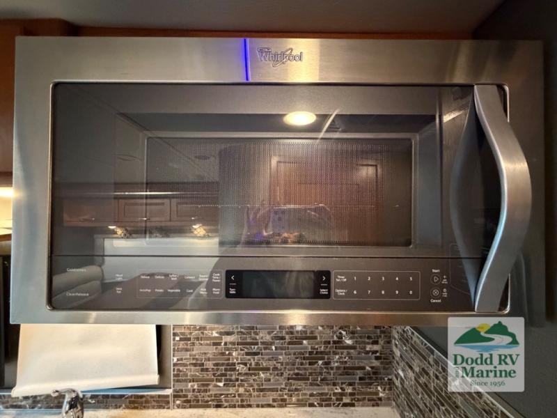 Pre-Owned 2017 Winnebago 27K - photo - 9
