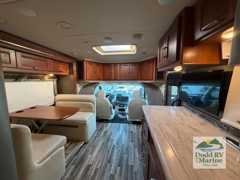 Pre-Owned 2017 Winnebago 27K - photo - 5