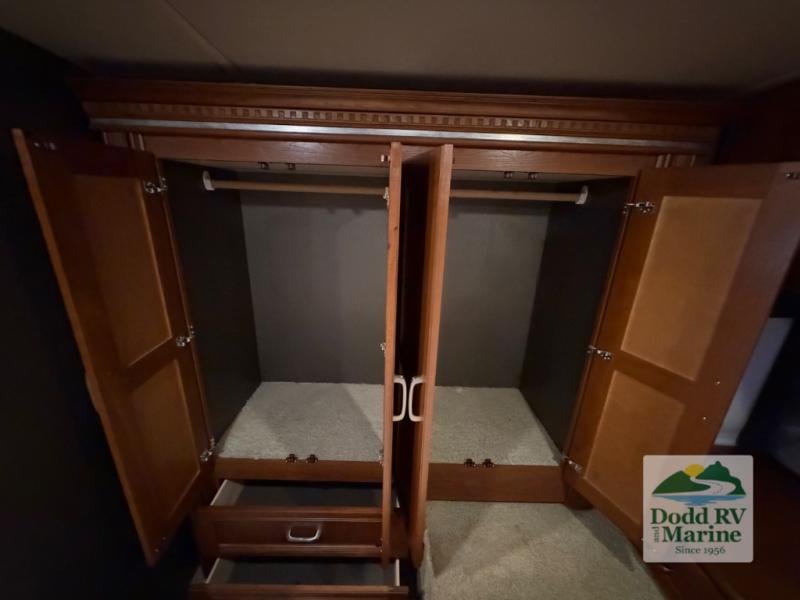 Pre-Owned 2017 Winnebago 27K - photo - 22