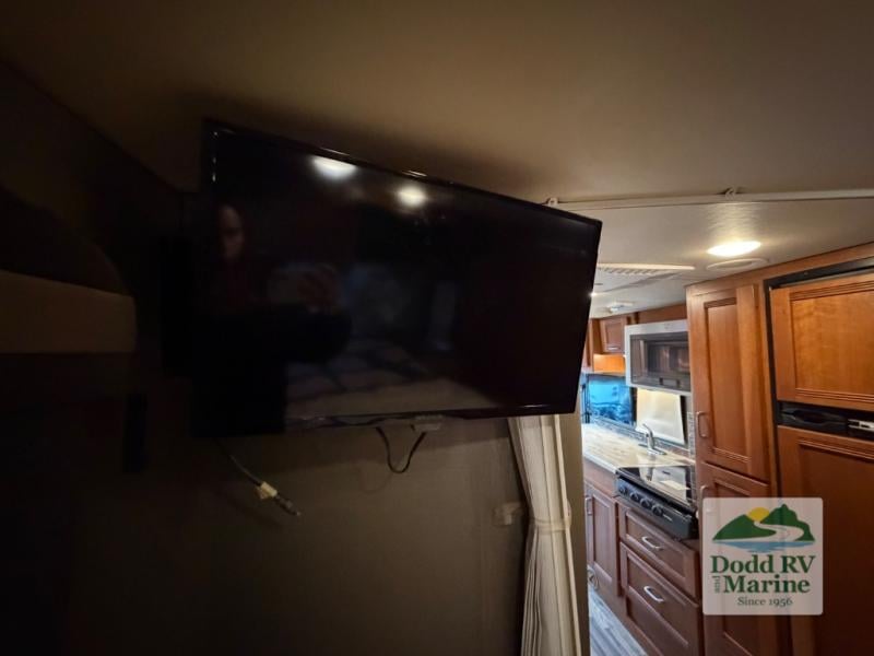 Pre-Owned 2017 Winnebago 27K - photo - 23
