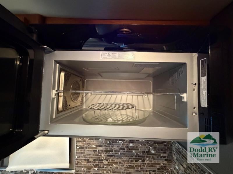 Pre-Owned 2017 Winnebago 27K - photo - 10