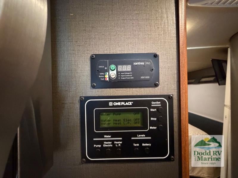 Pre-Owned 2017 Winnebago 27K - photo - 12
