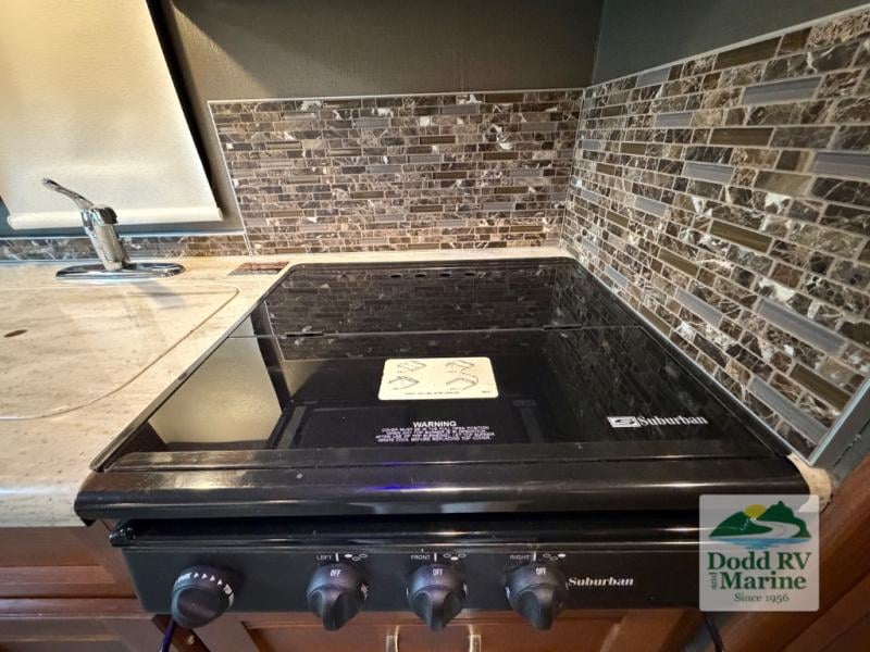 Pre-Owned 2017 Winnebago 27K - photo - 11