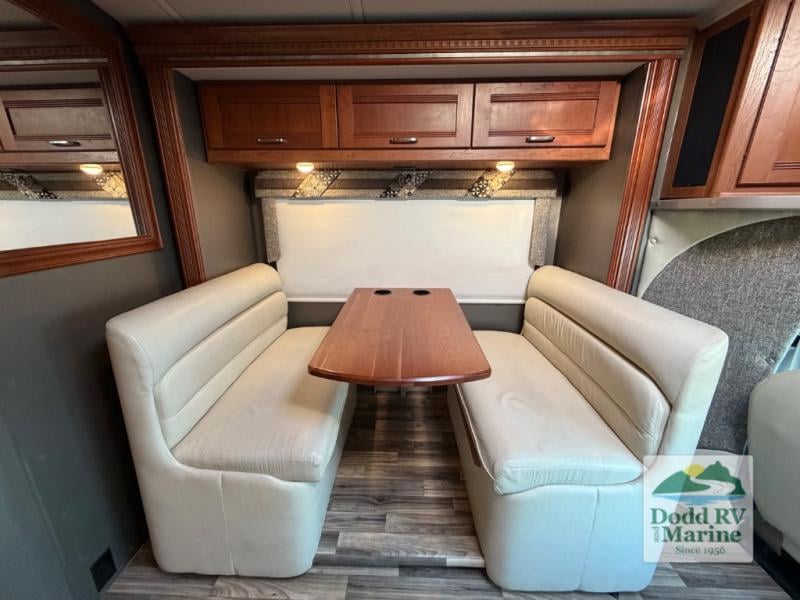 Pre-Owned 2017 Winnebago 27K - photo - 17