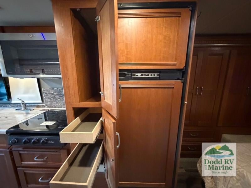 Pre-Owned 2017 Winnebago 27K - photo - 14