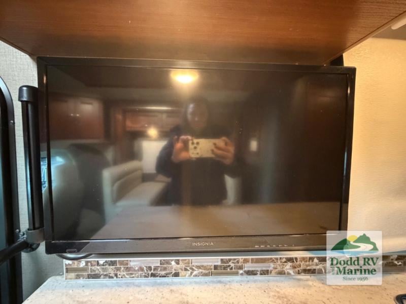 Pre-Owned 2017 Winnebago 27K - photo - 16