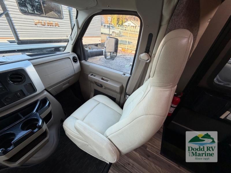 Pre-Owned 2017 Winnebago 27K - photo - 37