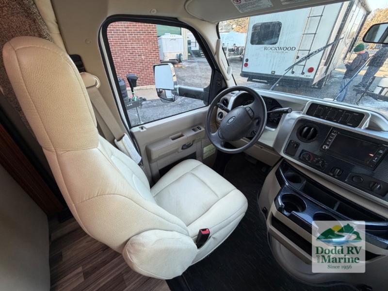 Pre-Owned 2017 Winnebago 27K - photo - 32