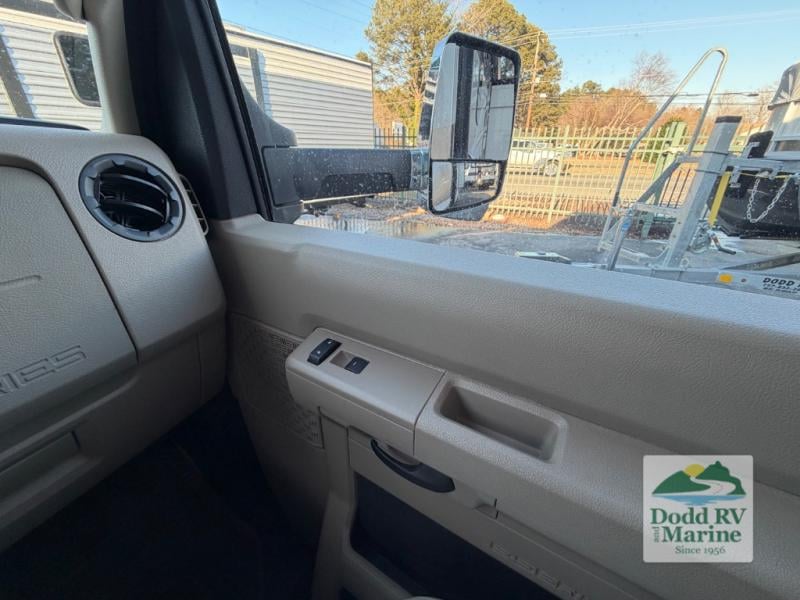 Pre-Owned 2017 Winnebago 27K - photo - 39