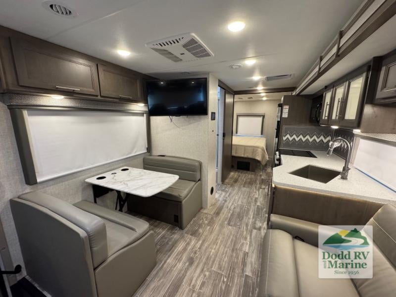Pre-Owned 2024 Thor Motor Coach 29M - photo - 5