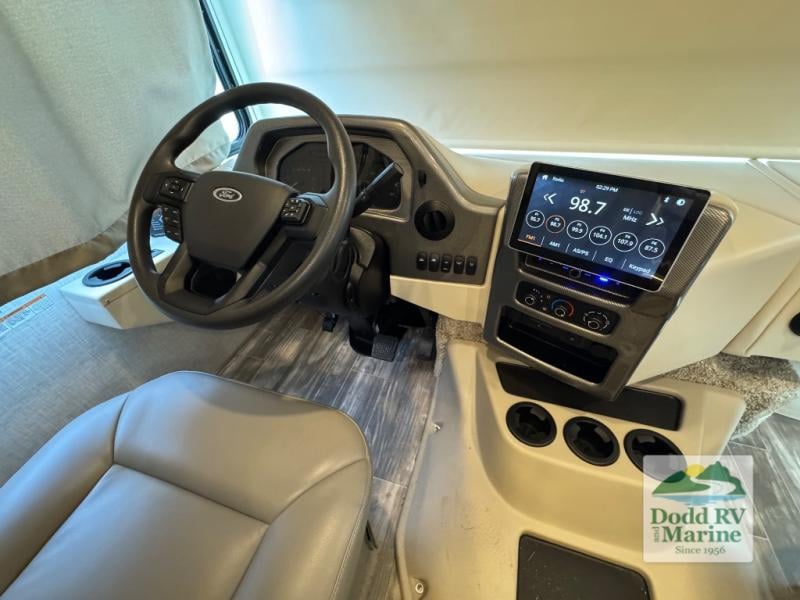 Pre-Owned 2024 Thor Motor Coach 29M - photo - 10