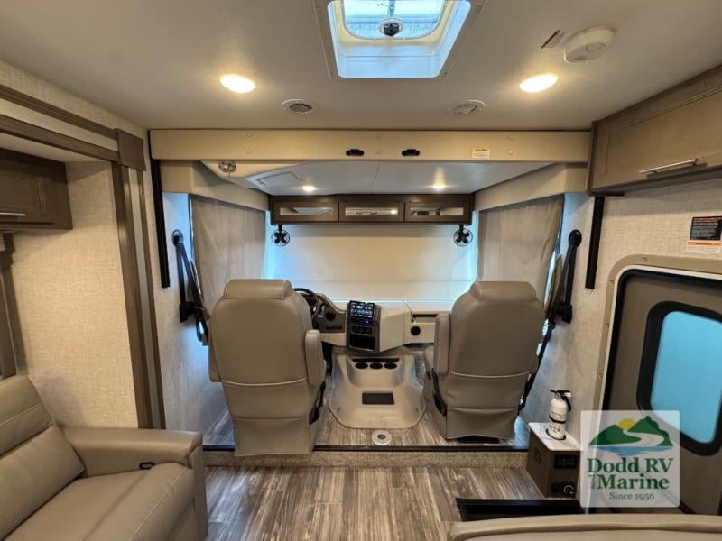 Pre-Owned 2024 Thor Motor Coach 29M - photo - 8
