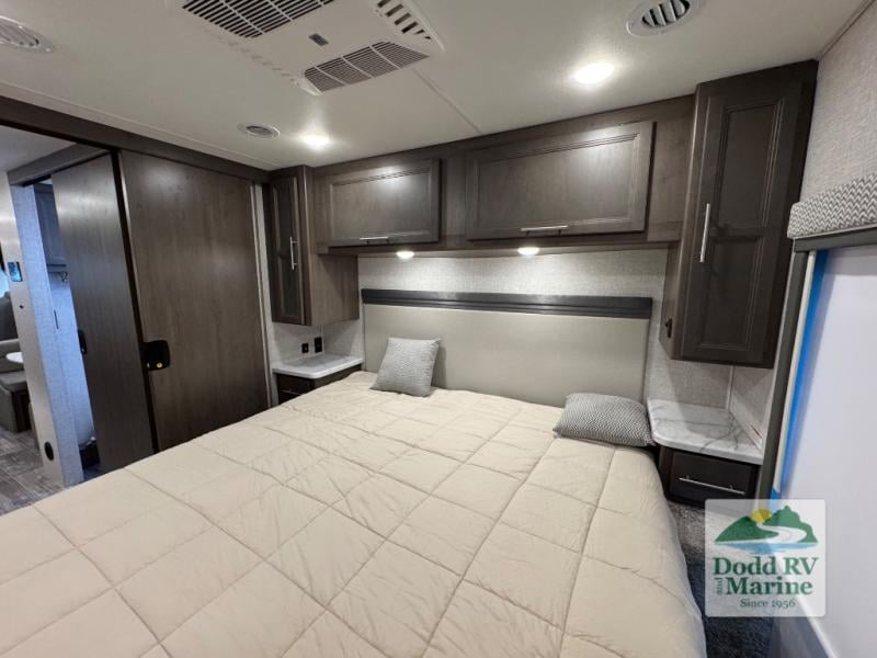 Pre-Owned 2024 Thor Motor Coach 29M - photo - 23