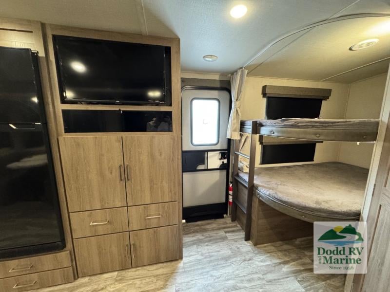 Pre-Owned 2023 Grand Design 2800BH - photo - 11