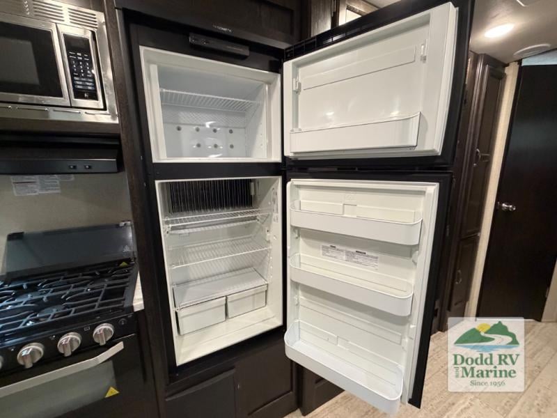 Pre-Owned 2021 Coachmen RV 2963BH - photo - 14
