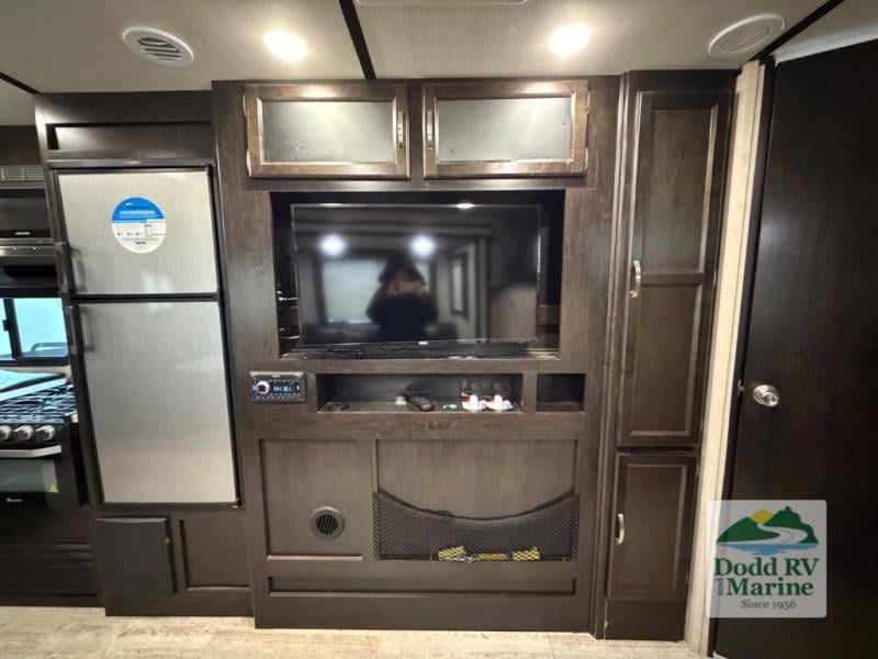 Pre-Owned 2021 Coachmen RV 2963BH - photo - 17