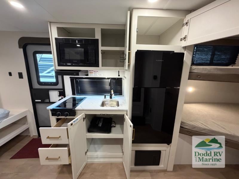 New 2026 Grand Design 161DB - photo - 8