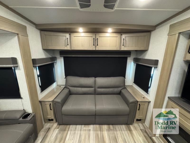 Pre-Owned 2023 Grand Design 303RLS - photo - 28