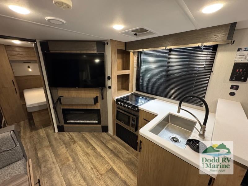 Pre-Owned 2024 Forest River RV 23LM - photo - 11