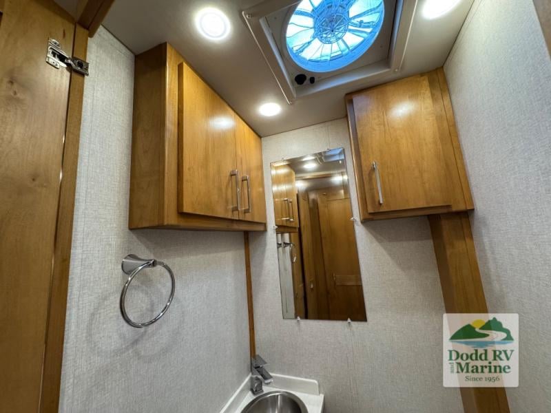 Pre-Owned 2019 Tiffin Motorhomes 24 TW - photo - 27