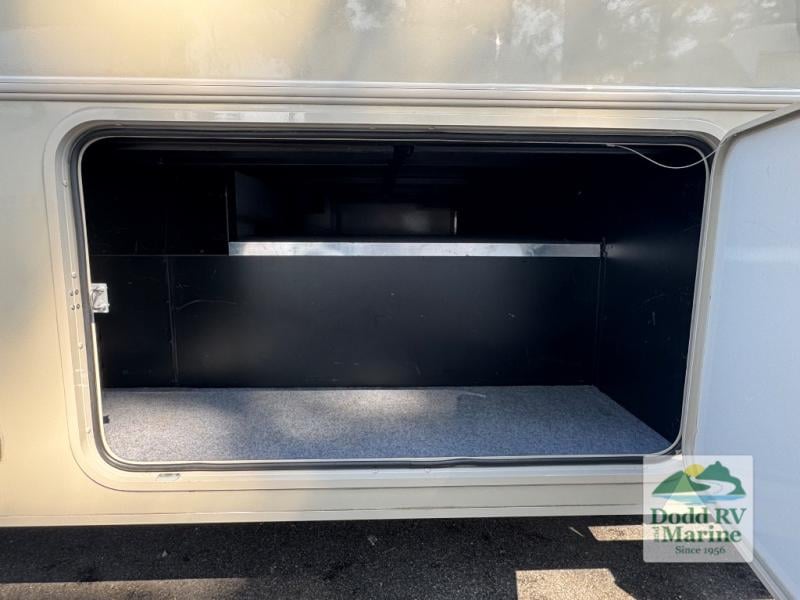 Pre-Owned 2018 Winnebago 29VE - photo - 13