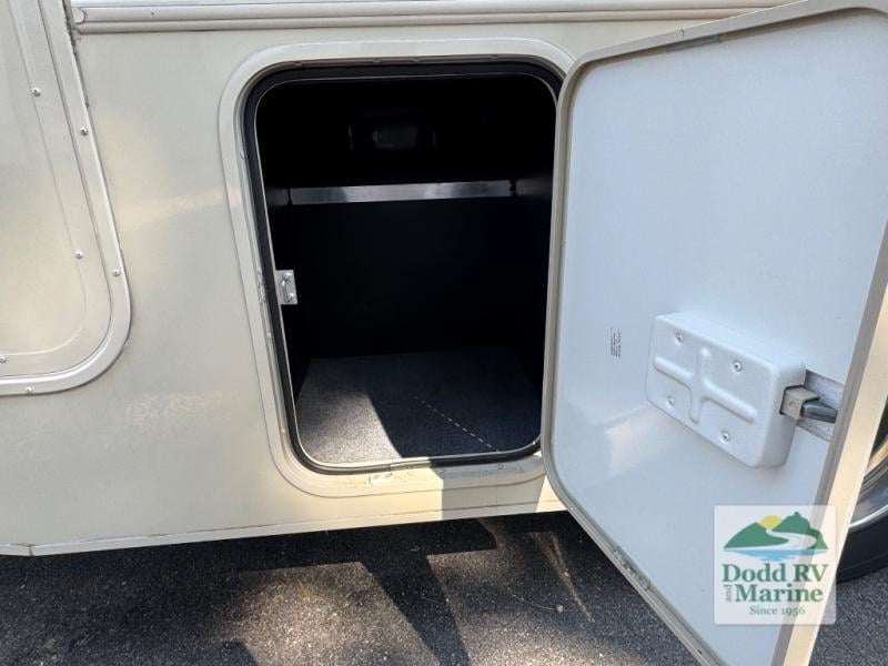 Pre-Owned 2018 Winnebago 29VE - photo - 11