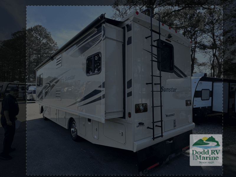 Pre-Owned 2018 Winnebago 29VE - photo - 3