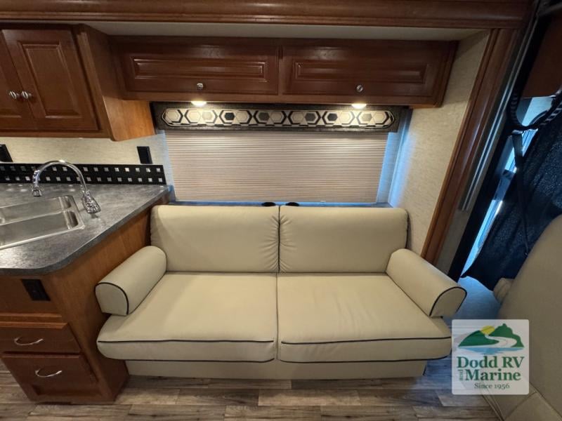 Pre-Owned 2018 Winnebago 29VE - photo - 22