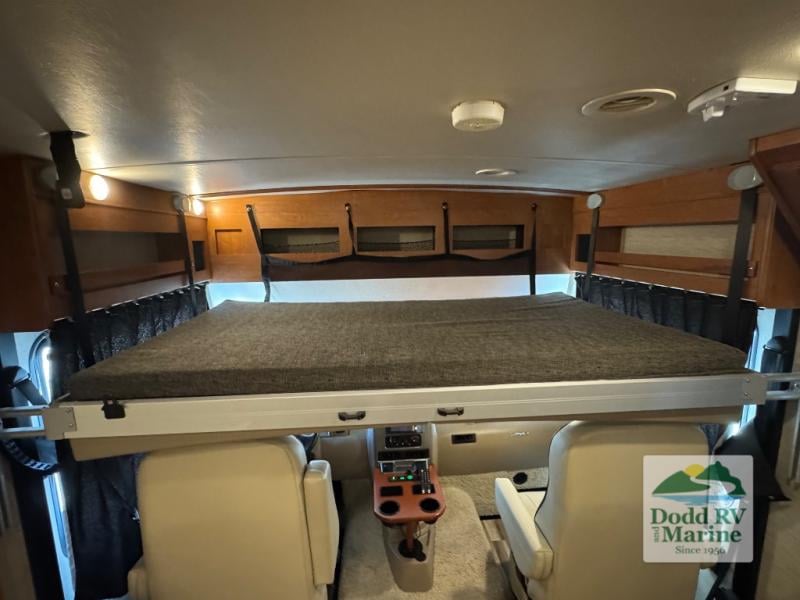 Pre-Owned 2018 Winnebago 29VE - photo - 30